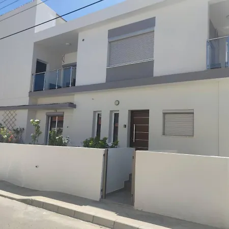 Stelios Place - 3 Bedroom Лимасол